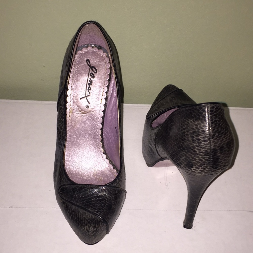 Heels - Picture 2 of 3